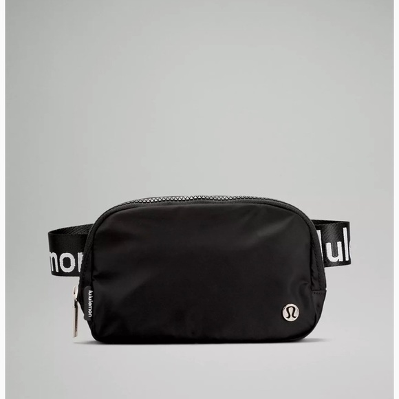 π₯ππ« Lululemon Everywhere Belt Bag in BLACK AND WHITE. LAST ONEπ₯ππ« - Picture 4 of 4